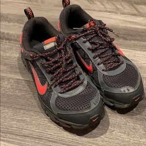 Women’s Nike Trail Ridge dark grey and coral